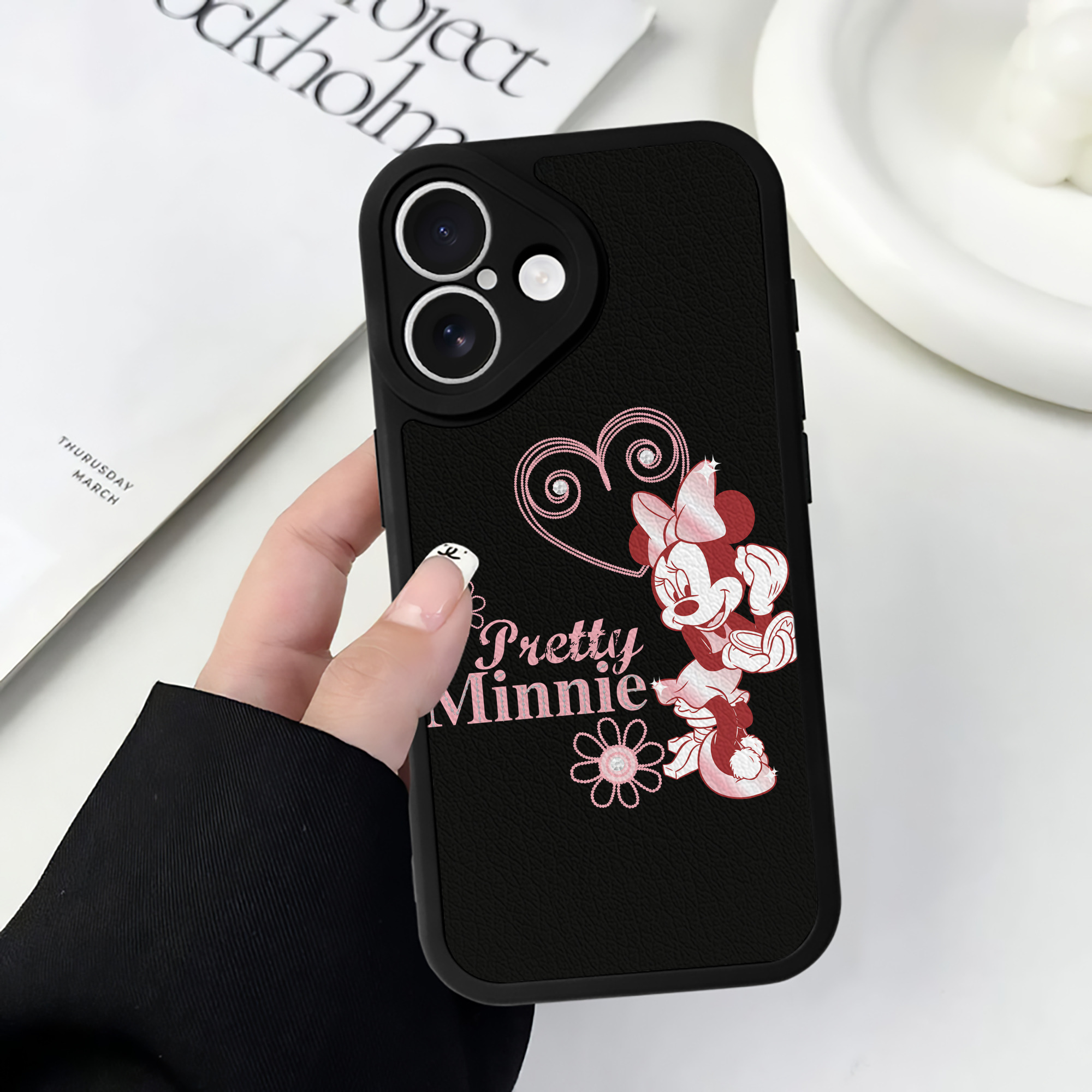 （画像用） ミッキーマウス Mickey Mouse 【iPhone 16シリーズ対応】シリコンスマホケース（レザー調） 材質：シリコン